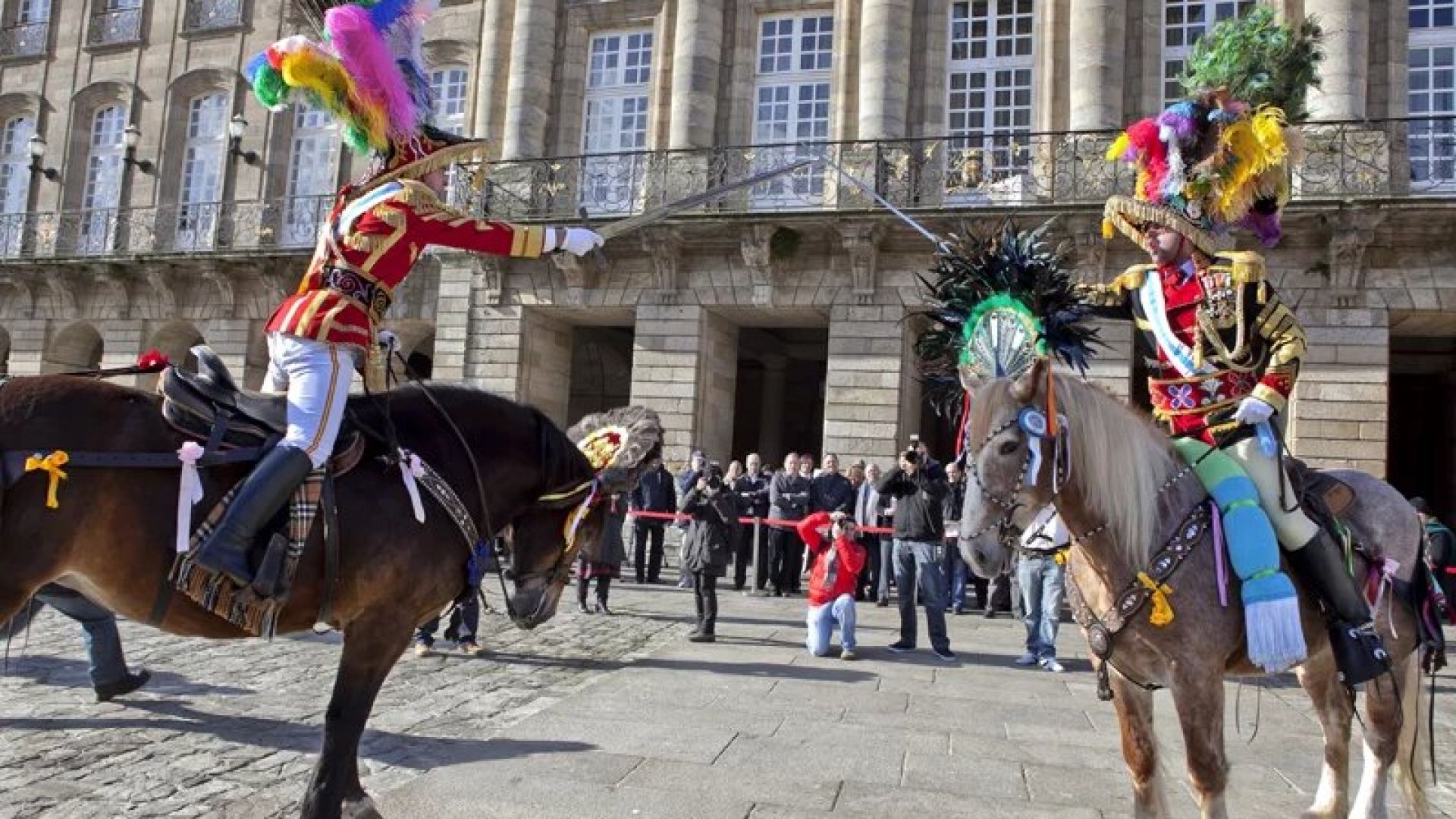 Disfruta de los carnavales en los alrededores de Padrón y con el Hotel Scala