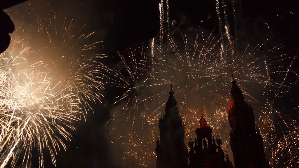 Un plan para o Día de Galicia: Vive a maxia dos fogos do Apóstolo e coñece Padrón esta fin de semana festiva