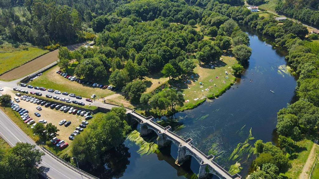 Área Recreativa con playa fluvial a un paso de Padrón