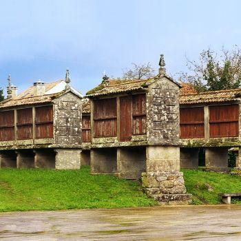 3 hiking trails a step away from Padrón