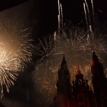 Un plan para o Día de Galicia: Vive a maxia dos fogos do Apóstolo e coñece Padrón esta fin de semana festiva