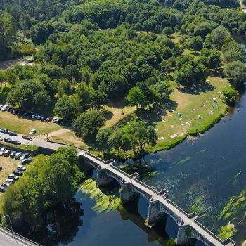 Área Recreativa con playa fluvial a un paso de Padrón